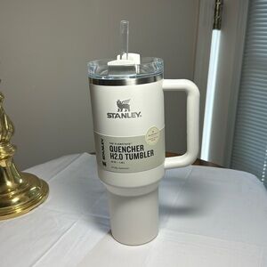 40 oz Stanley Hearth and Hand limited edition- Sour Cream